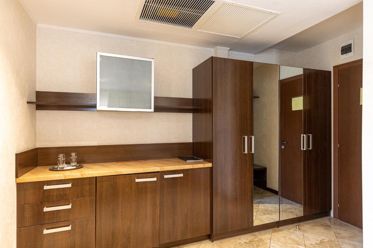 By Tony Hotel 4*